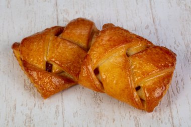 Reçelli enfes poğaçalı börek.