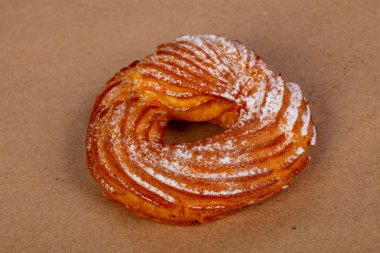 Shugar tozu ile süzme peynir halka