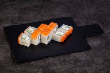 Japon geleneksel rulo somon ile