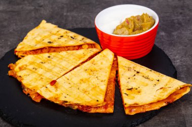 Mexican quesadilla tortilla - et, sebze