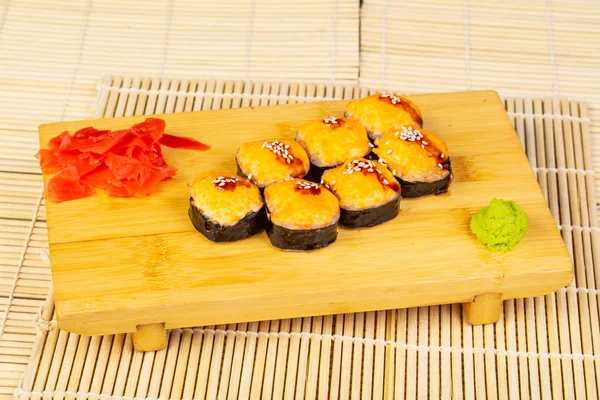 Belut Lezat Dan Kepiting Sushi Gulung — Stok Foto