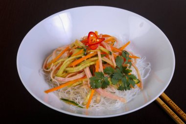 Salata vith şehriye, pastırma ve sebze