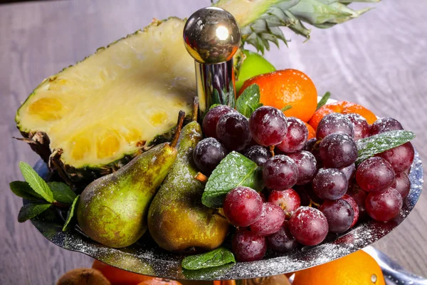 Mezcla Canasta Frutas Con Piña Pera Naranja — Foto de Stock