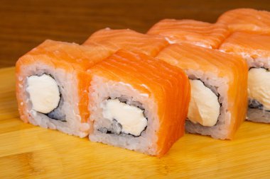 Philadelphia lezzetli kümesi wih krem peynir rulo.