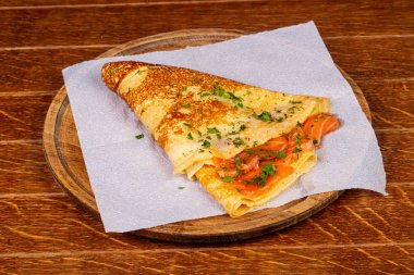 Somon ve maydanoz ile gözleme