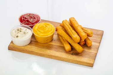 Soslu lezzetli tavuk kanatları