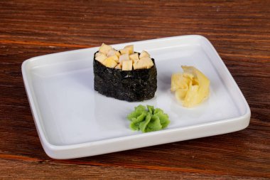 Japon Suşi gunkan omlet ile
