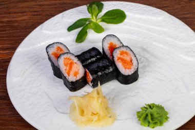 Japon geleneksel Maki ile somon roll