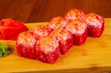 Yengeç eti ile pişmiş rulo