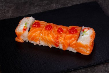 Japon geleneksel rulo somon ile