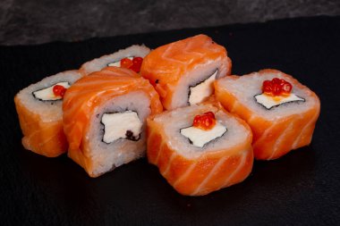 Japon geleneksel rulo somon ile