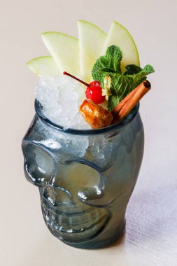 Mojito elma ve tarçın ile