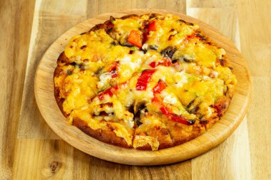 Vigetarian pizza peynir ve biber ile