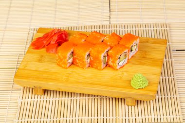 Lezzetli kremsi yılan balığı suşi roll