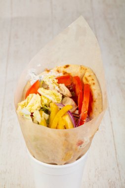 Domates marul ve et ile lezzetli gyros