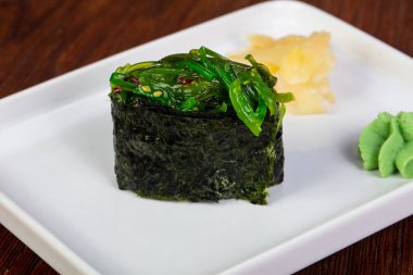 Japon geleneksel suşi Chukka gunkan