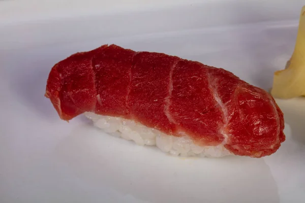 Sushi Frío Japonés Con Atún —  Fotos de Stock