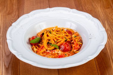 Yengeç ve Domatesli Spagetti