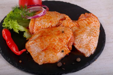 Marine edilmiş tavuk uyluk için ızgara ve Barbekü