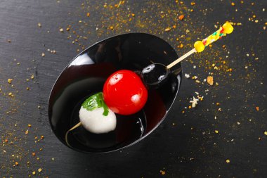 Kanepe domates ve mozarella peyniri