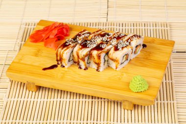 Lezzetli Kanada suşi roll teriyaki ve susam ile