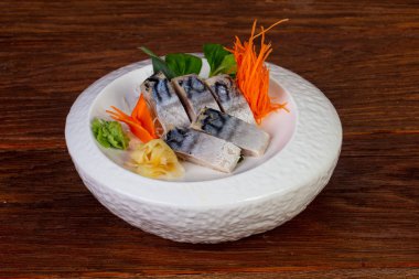 Uskumru ile Japon soğuk Sashimi