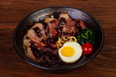 Ördek göğsü ramen çorbası