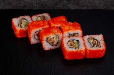 Yılan balığı ile Japon geleneksel rulo