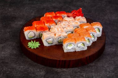 Japon Suşi ile çeşitli madde ayarla