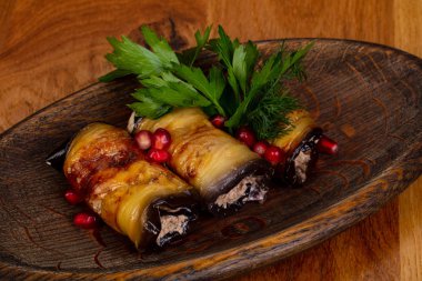 Patlıcan rulo tavuk ve peynir ile