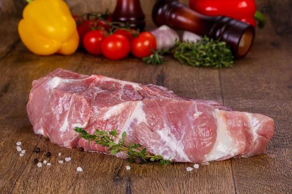 Carne Maiale Cruda Sfondo Legno — Foto Stock