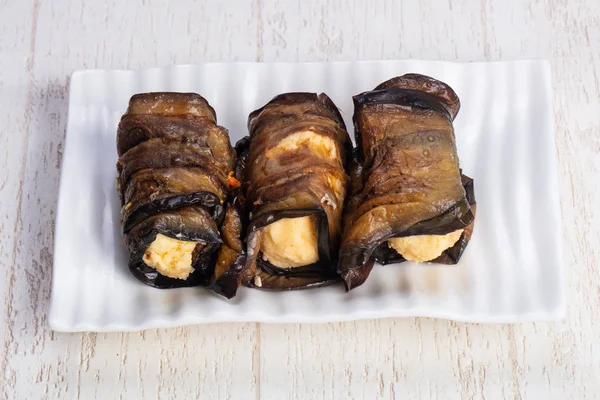 Lezzetli kızarmış kabak peynirli rulo