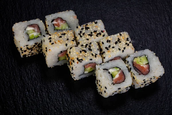 Ton balığı ile Japon geleneksel rulo 