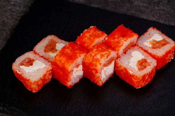 Japon geleneksel rulo somon ile