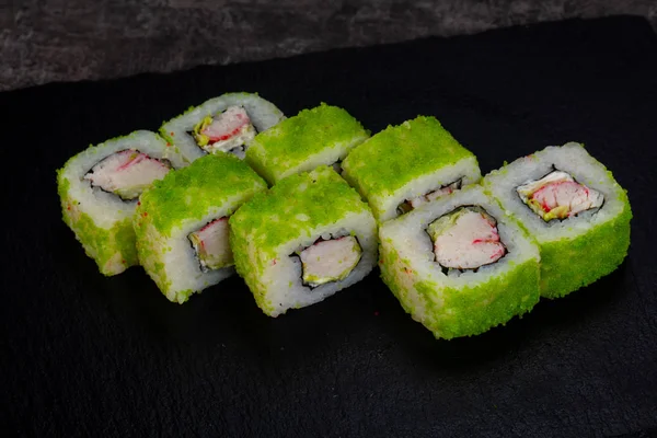 Karides ile Japon geleneksel rulo