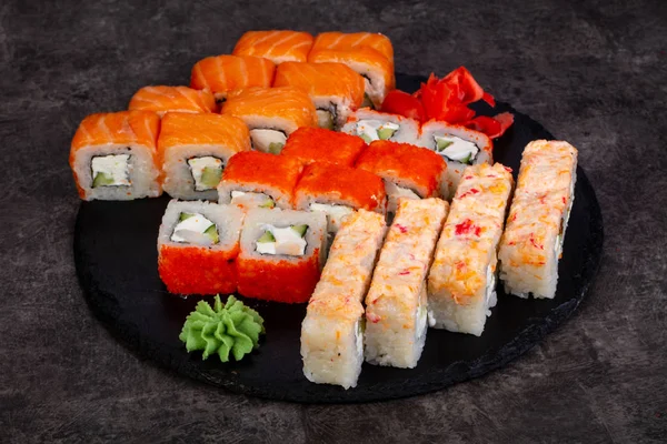 Japon Suşi ile çeşitli madde ayarla