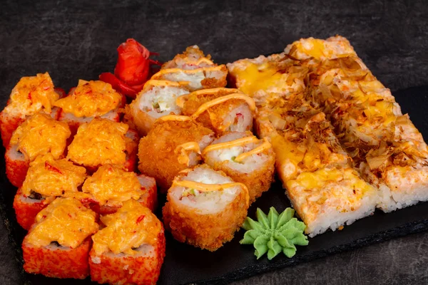 Japon Suşi ile çeşitli madde ayarla