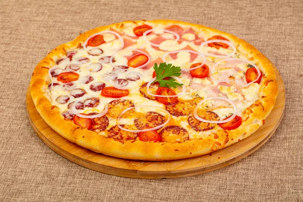 Pizza mix assortie et ve peynir ile