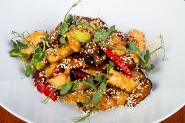 Tavuk lezzetli haşlanmış sebze