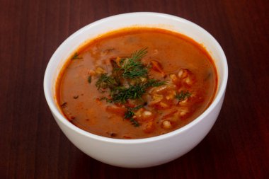 Turşu sebze ile Rus geleneksel çorba Rassolnik