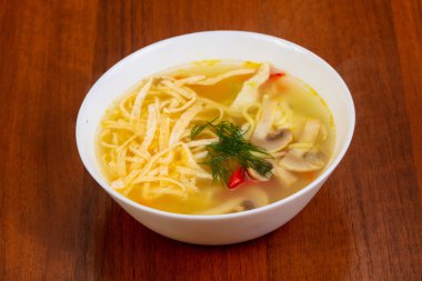 Tavuk ve şehriye çorbası Ramen