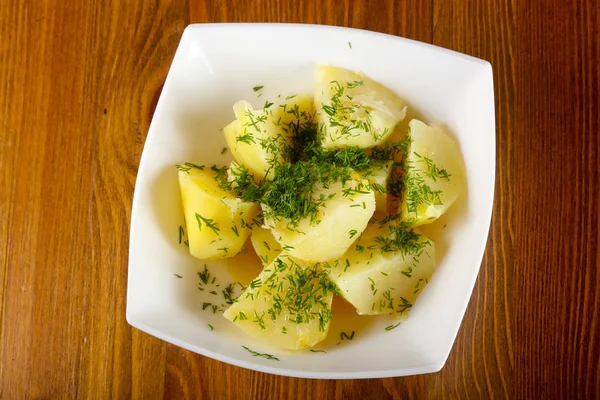 Dereotu ile haşlanmış patates