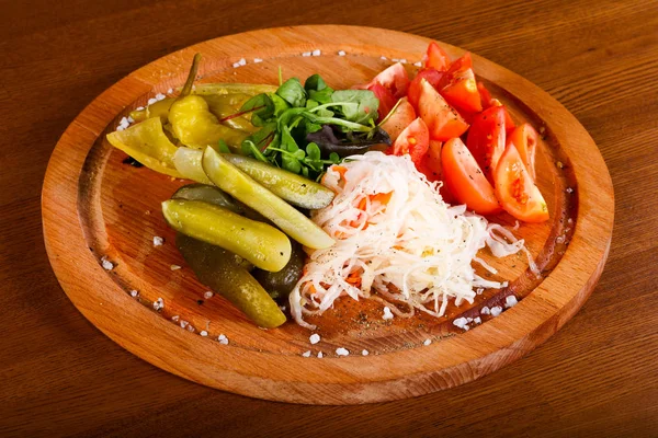 Turşu sebze salatalık ve lahana