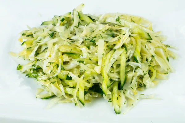 Salatalık ile Çiğ lahana salatası