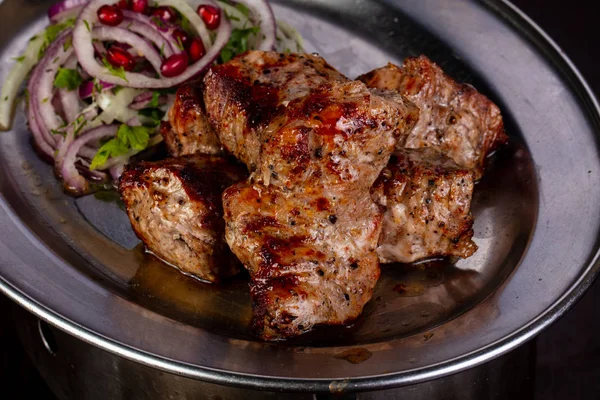 Izgara domuz Barbekü soğan ile