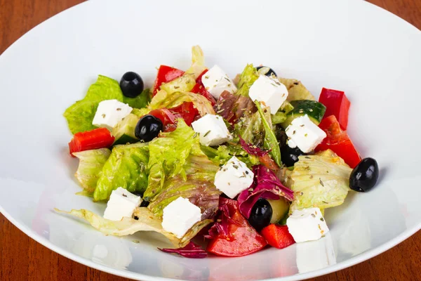 Deliciosa Ensalada Griega Con Queso Aceitunas —  Fotos de Stock