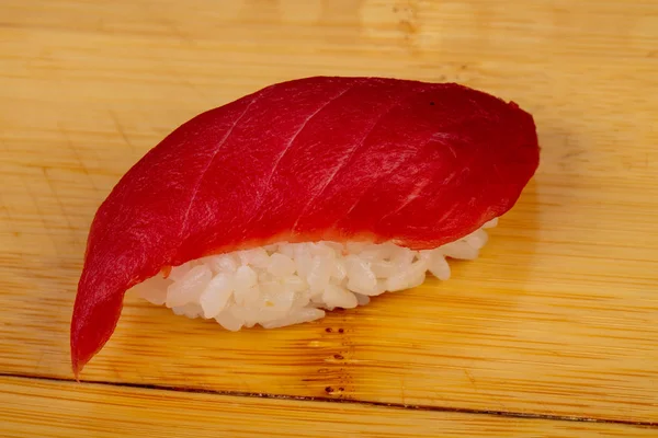 Köstliches Thunfisch Sushi Mit Reis — Stockfoto