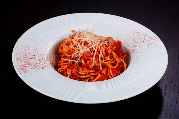 Domates soslu lezzetli carbonara