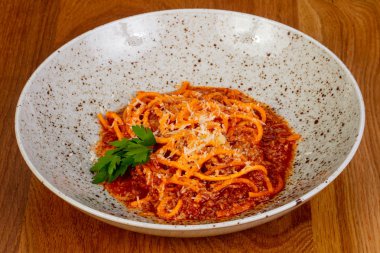 Makarna spagetti bolognese sos ile
