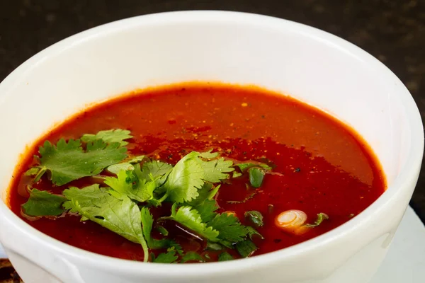 Salantro ile soğuk İspanyol gazpacho çorbası